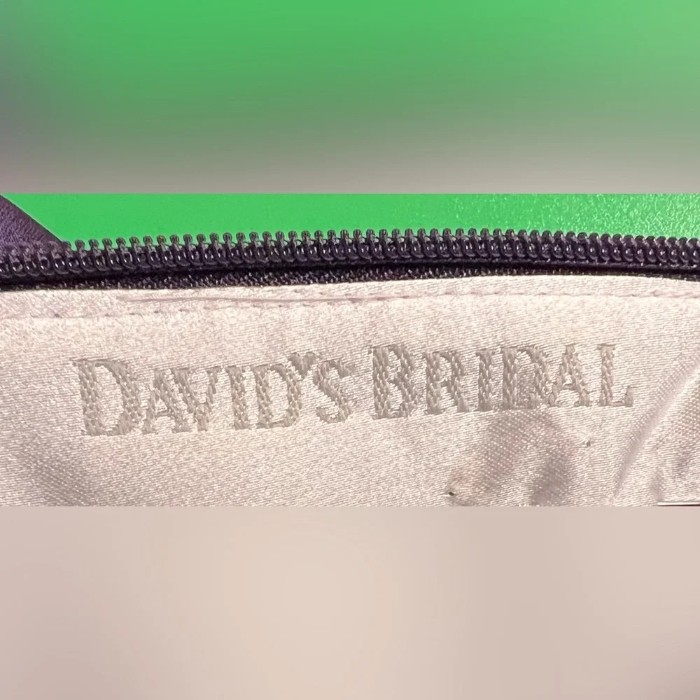 David’s Bridal WASHABLE Gown 6 JUNIORS Dress - Picture 4 of 16